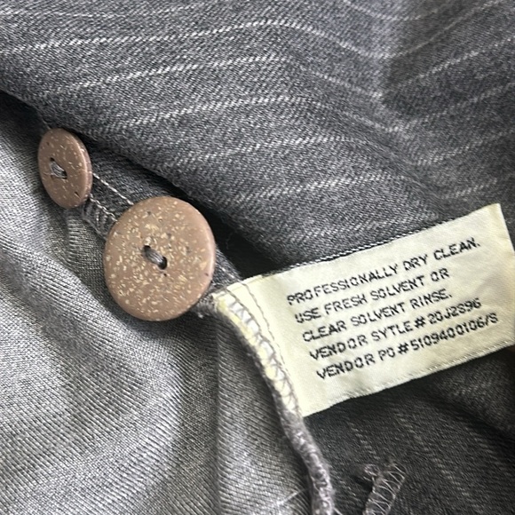 Eddie Bauer Women’s Size Small Petite Gray Wool Blend Long Sleeve Button Down - Picture 8 of 12